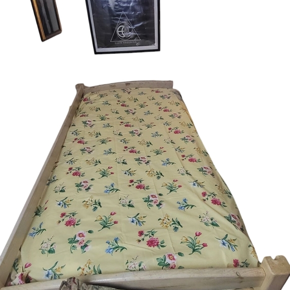 Vintage Springs Yellow Red Blue Floral Sheet Queen - Picture 3 of 3